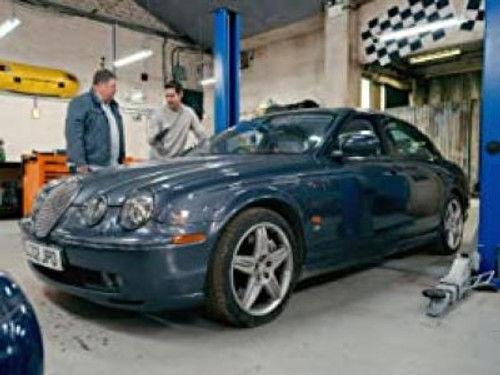 Wheeler Dealers Season 22 Episode 6 - Jaguar S-Type R