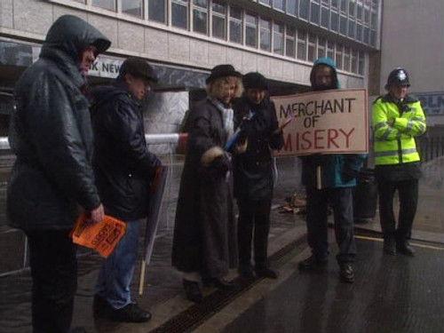 Drop the Dead Donkey Season 4 Episode 10 - The Strike