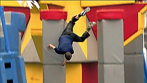 Wipeout Season 4 Episode 1 - Winter Wipeout: Over the Big Balls to Nana's House We Go