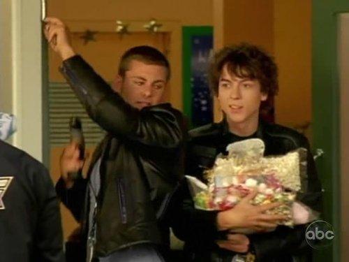 Power Rangers Season 17 Episode 19 - Three's a Crowd