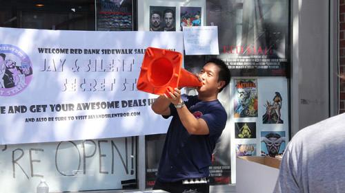 Comic Book Men Season 2 Episode 5 - The Sidewalk Stash