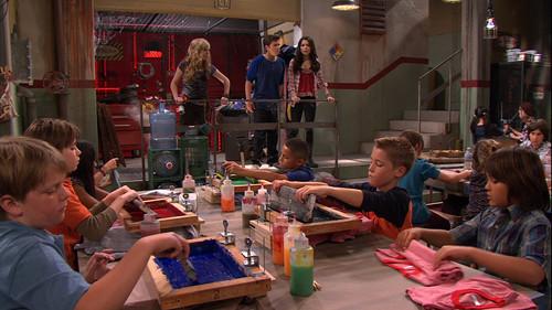 iCarly Season 4 Episode 4 - iSell Penny-Tees