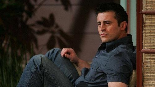 Joey Season 1 Episode 24 - Joey and the Moving In