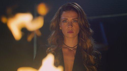 Who Killed Sara? Season 3 Episode 2 - Medusa Complex