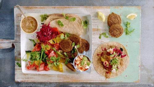 Jamie's 15-Minute Meals Season 1 Episode 20 - Falafel Wraps and Spiced Chicken Lentils