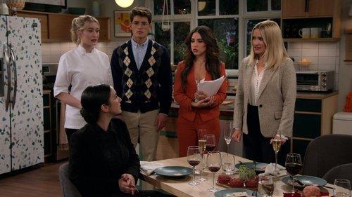 Pretty Smart Season 1 Episode 3 - Did you hear?! Chelsea ran into Margot!