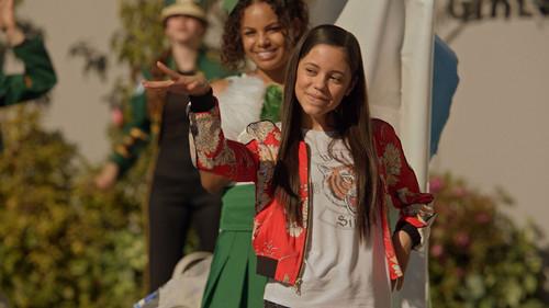 Stuck in the Middle Season 3 Episode 11 - Stuck With a New Squad