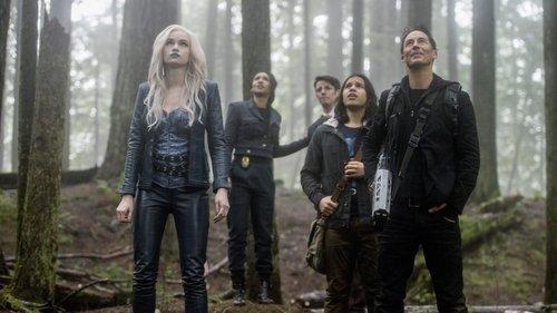 The Flash Season 2 Episode 14 - Escape from Earth-2