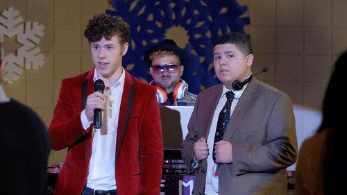 Modern Family Season 8 Episode 9 - Snow Ball