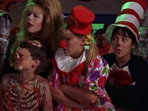 Lizzie McGuire Season 1 Episode 24 - Night of The Day of the Dead