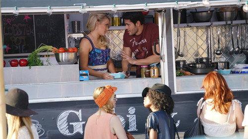 Young & Hungry Season 3 Episode 2 - Young & Coachella