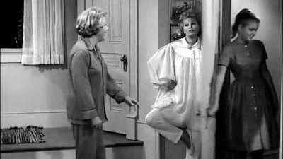The Lucy Show Season 1 Episode 1 - Lucy Waits Up for Chris
