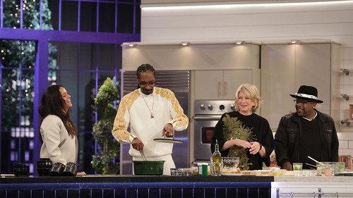 Martha & Snoop's Potluck Dinner Party Season 2 Episode 10 - Gettin’ Veggie With It