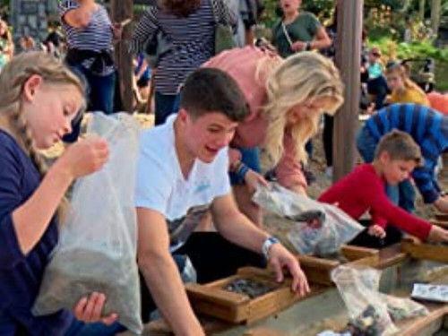 Bringing Up Bates Season 10 Episode 4 - Smitten in the Smoky Mountains