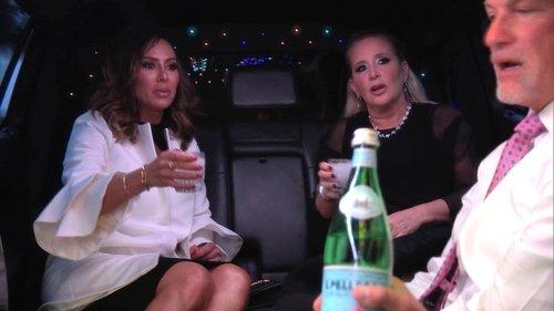 The Real Housewives of Orange County Season 12 Episode 19 - Candle Wicks and Lunatics