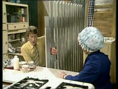 Some Mothers Do 'Ave 'Em Season 2 Episode 5 - Fathers' Clinic