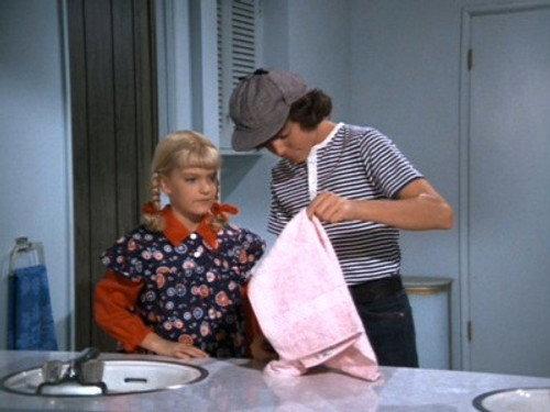 The Brady Bunch Season 4 Episode 20 - The Great Earring Caper
