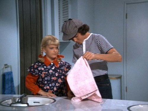 The Brady Bunch Season 4 Episode 20 - The Great Earring Caper