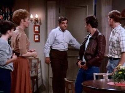 Happy Days Season 3 Episode 9 - Fonzie the Flatfoot