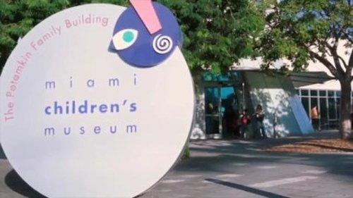 Kourtney and Khloé Take Miami Season 3 Episode 5 - 2 Klose 4 Komfort