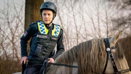 Hamburg Dockland Season 17 Episode 9 - Episode 9