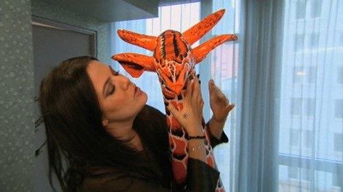 Kourtney and Kim Take New York Season 1 Episode 2 - Start Spreading the News