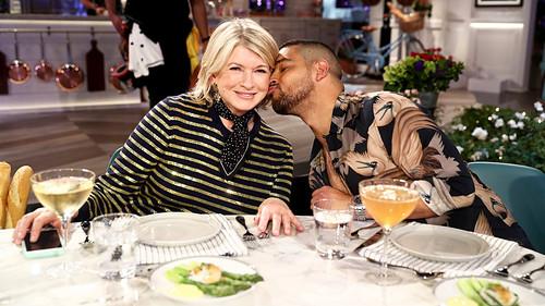 Martha & Snoop's Potluck Dinner Party Season 2 Episode 6 - Bon Appetizzle