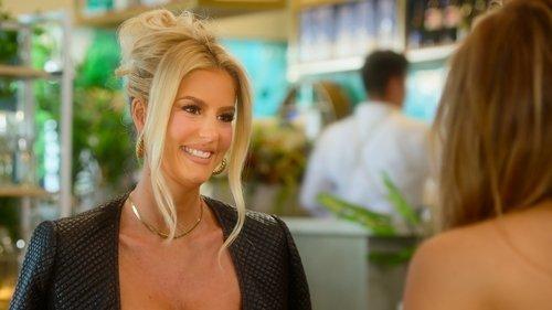 Selling Sunset Season 6 Episode 6 - Mary in the Middle