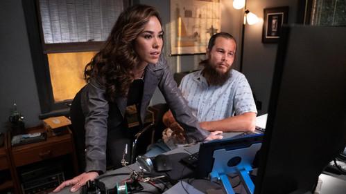 Bosch: Legacy Season 2 Episode 8 - Seventy-Four Degrees in Belize