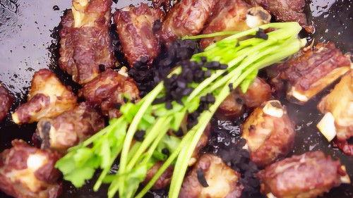 Flavorful Origins Season 1 Episode 8 - Oysters