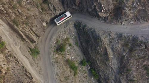 Les Routes de l'impossible Season 17 Episode 1 - India, gods and mens