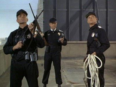 Adam-12 Season 2 Episode 14 - Log 014: S.W.A.T.