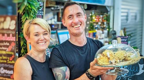 Bargain-Loving Brits in the Sun Season 10 Episode 8 - Episode 8