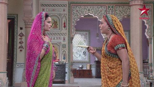 Diya Aur Baati Hum Season 1 Episode 4 - Bhabho is shocked to see the card