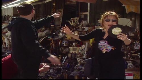 I love you you love me Season 1 Episode 23 - Pasha, Episkepsi tis manas tis Dimitras, Sto monastiraki