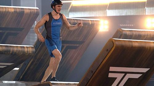 The Titan Games Season 2 Episode 4 - West Region Premiere: NFL's Victor Cruz and Stuntwoman Jessie Graff