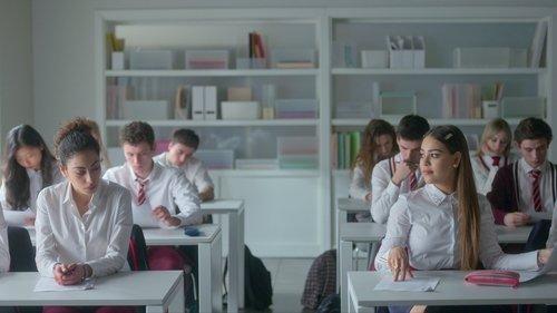 Elite Season 2 Episode 6 - 66 hours missing