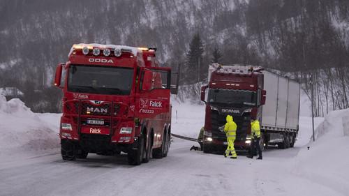 Ice Road Rescue Season 9 Episode 3 - Convoy Carnage