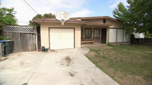 Flip It to Win It Season 1 Episode 8 - Surprise,This Room Sucks