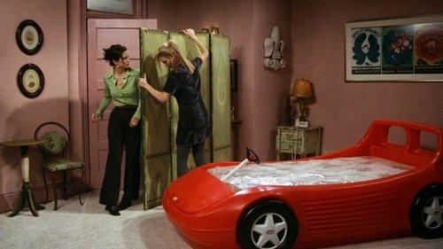 Friends Season 3 Episode 7 - The One with the Race Car Bed