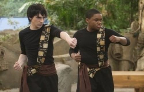 Pair of Kings Season 1 Episode 19 - Fight School