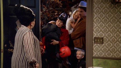 Everybody Loves Raymond Season 3 Episode 6 - Halloween Candy