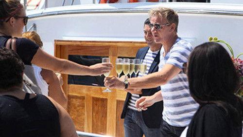 Hell's Kitchen Season 11 Episode 3 - 19 Chefs Compete