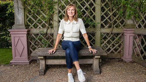 Antiques Roadshow Season 43 Episode 8 - Kenilworth Castle 1