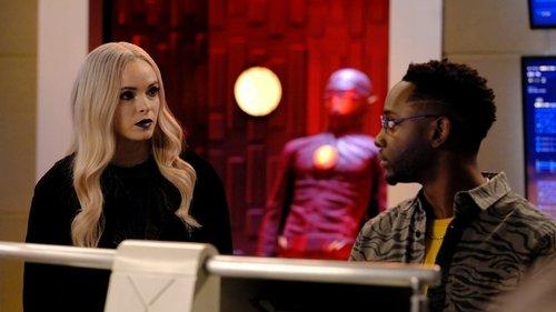 The Flash Season 7 Episode 15 - Enemy at the Gates