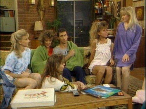 Married... with Children Season 3 Episode 15 - The House That Peg Lost