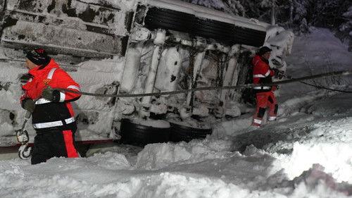 Ice Road Rescue Season 8 Episode 2 - Head Into Danger