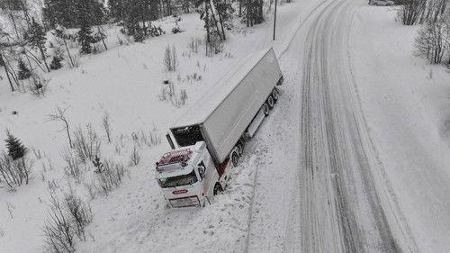 Ice Road Rescue Season 9 Episode 7 - Causing Chaos
