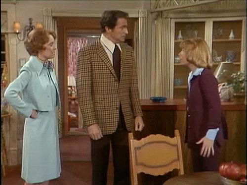 One Day at a Time Season 2 Episode 4 - The Runaways (4)