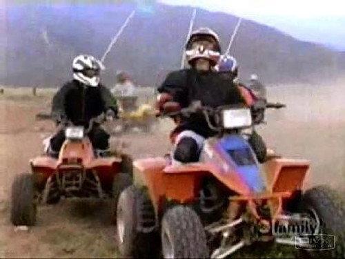 Power Rangers Season 2 Episode 1 - The Mutiny (1)